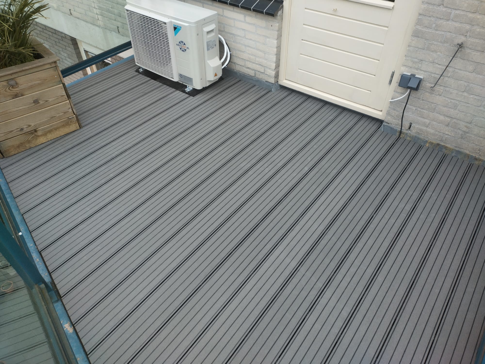 Dakterras met grijze composiet vlonderplanken